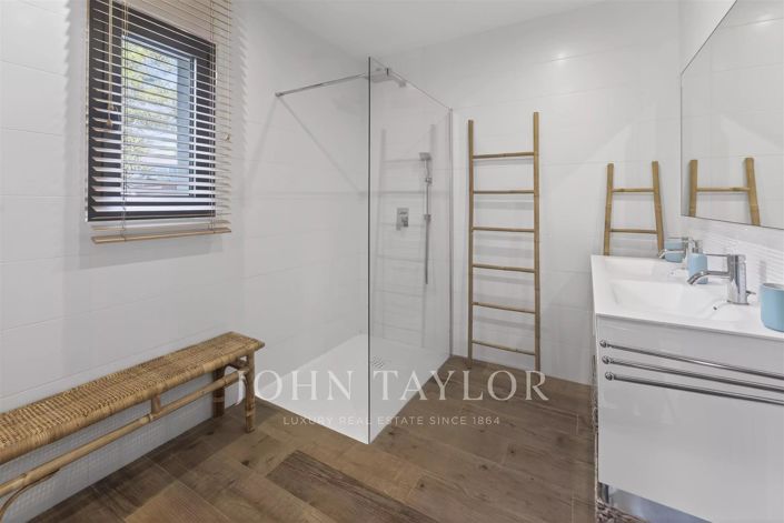 Image No.11-4 Bed House for sale