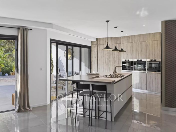 Image No.6-4 Bed House for sale