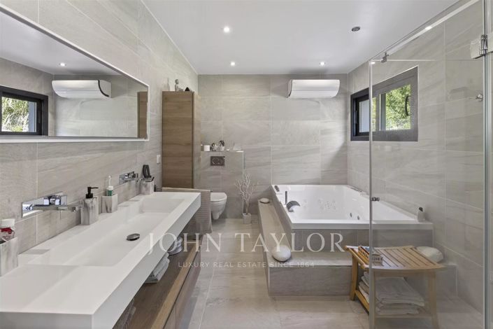 Image No.8-4 Bed House for sale