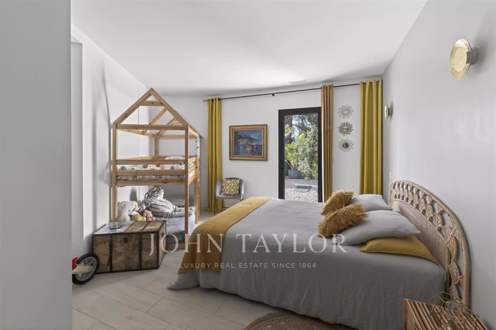 Image No.9-4 Bed House for sale