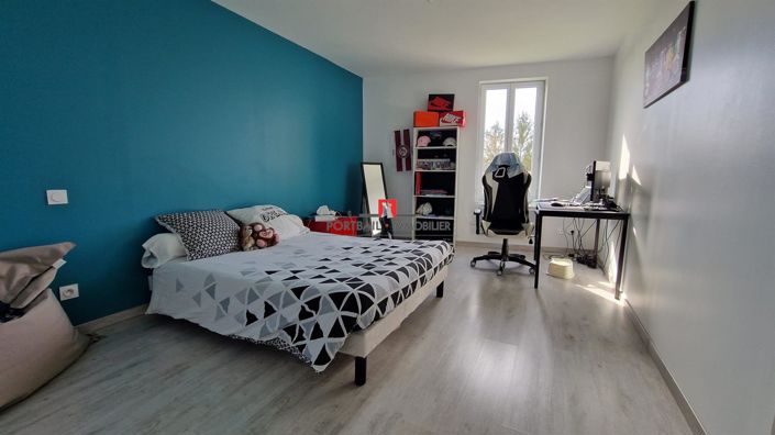 Image No.10-6 Bed Property for sale