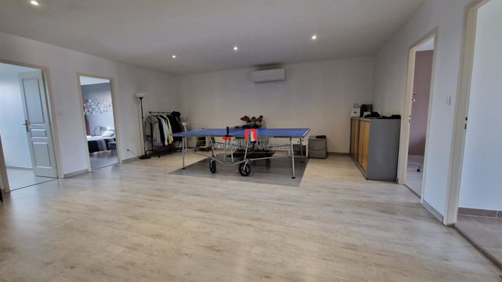 Image No.11-6 Bed Property for sale