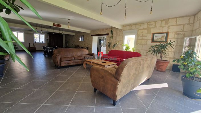 Image No.3-6 Bed Property for sale