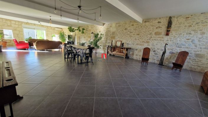 Image No.4-6 Bed Property for sale