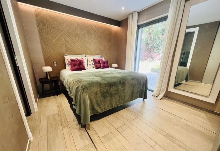 Image No.24-4 Bed House for sale