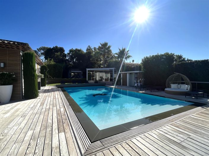 Image No.8-4 Bed House for sale