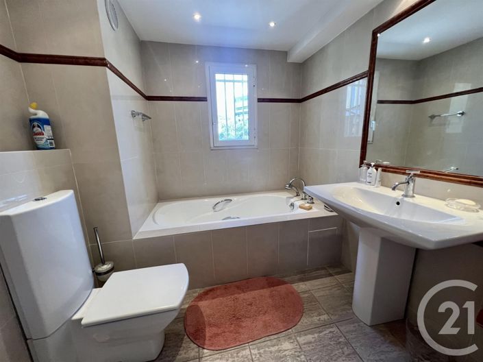 Image No.14-3 Bed Apartment for sale