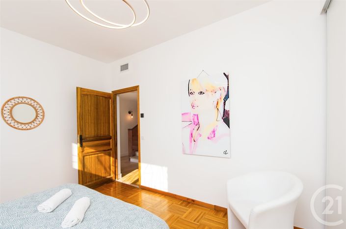Image No.12-6 Bed House for sale