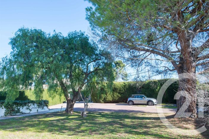 Image No.14-6 Bed House for sale