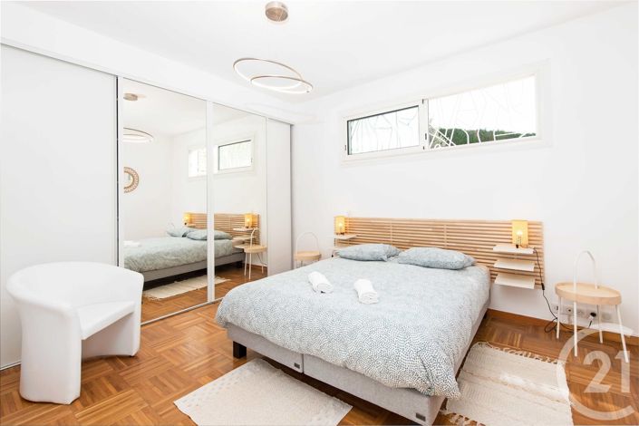 Image No.31-6 Bed House for sale