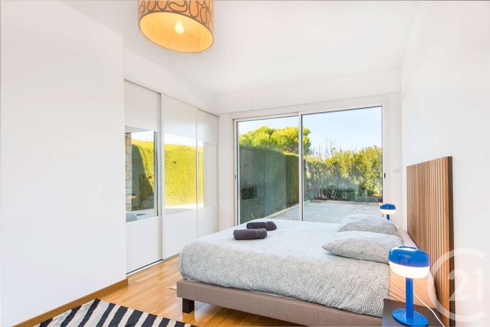 Image No.43-6 Bed House for sale
