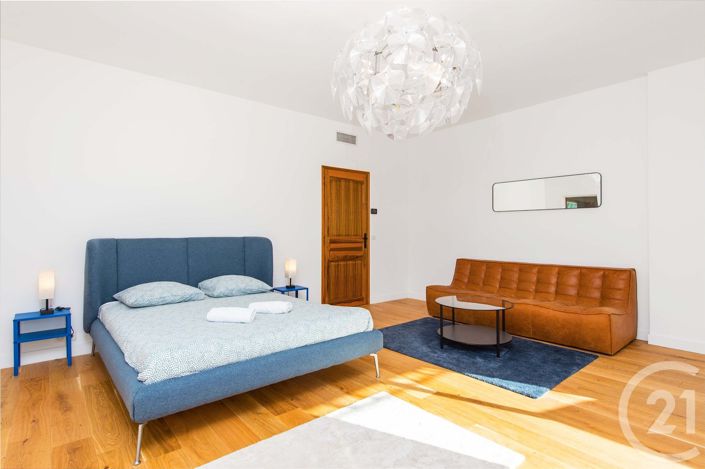 Image No.8-6 Bed House for sale
