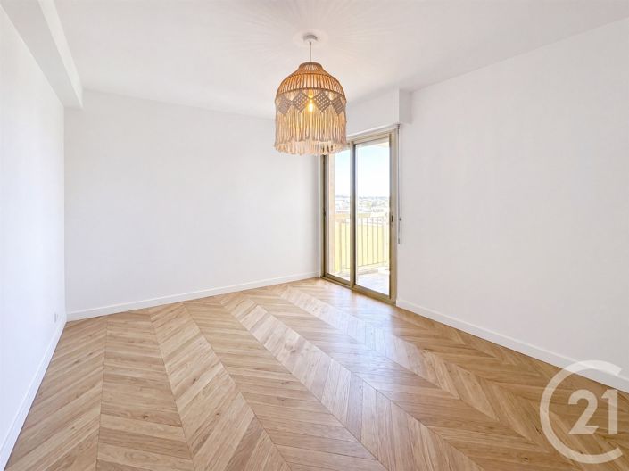 Image No.10-3 Bed Apartment for sale
