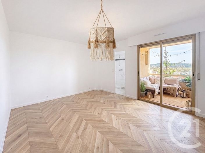 Image No.16-3 Bed Apartment for sale