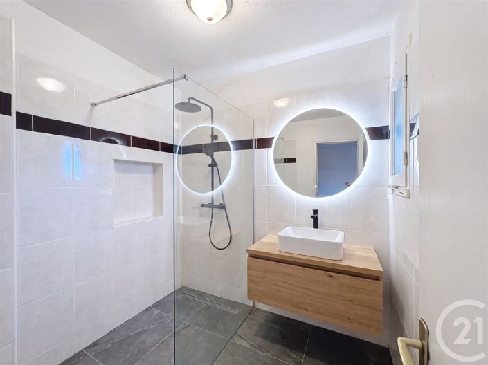 Image No.18-3 Bed Apartment for sale