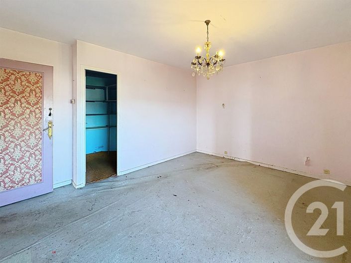 Image No.20-3 Bed Apartment for sale