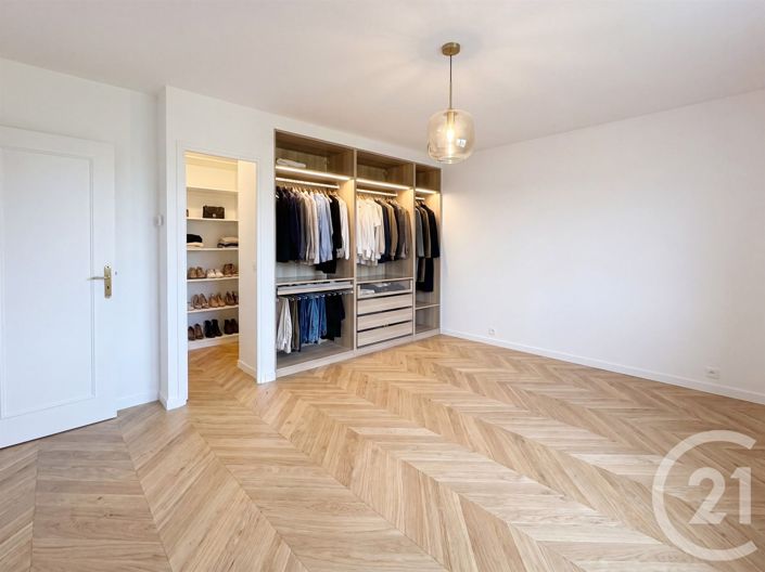 Image No.21-3 Bed Apartment for sale