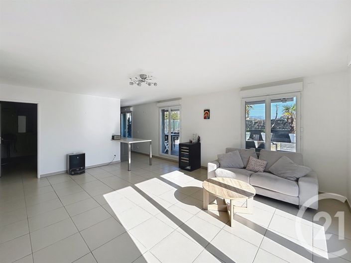 Image No.11-3 Bed Apartment for sale