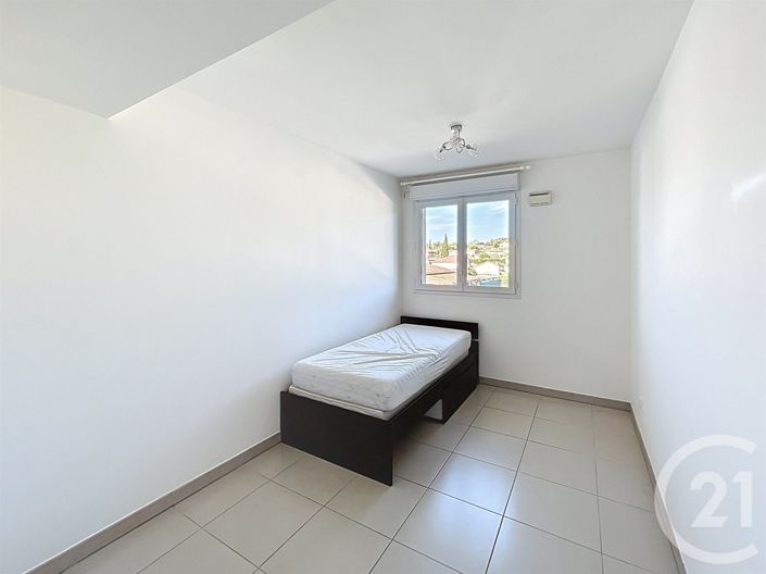 Image No.17-3 Bed Apartment for sale