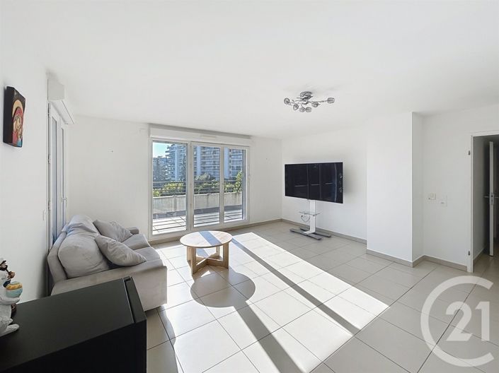 Image No.9-3 Bed Apartment for sale