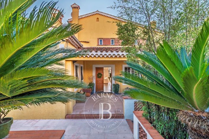 Image No.17-8 Bed House for sale