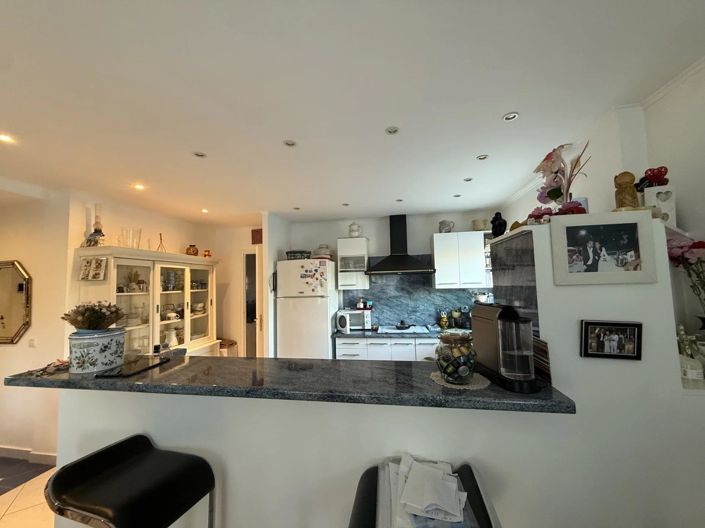 Image No.6-4 Bed House for sale