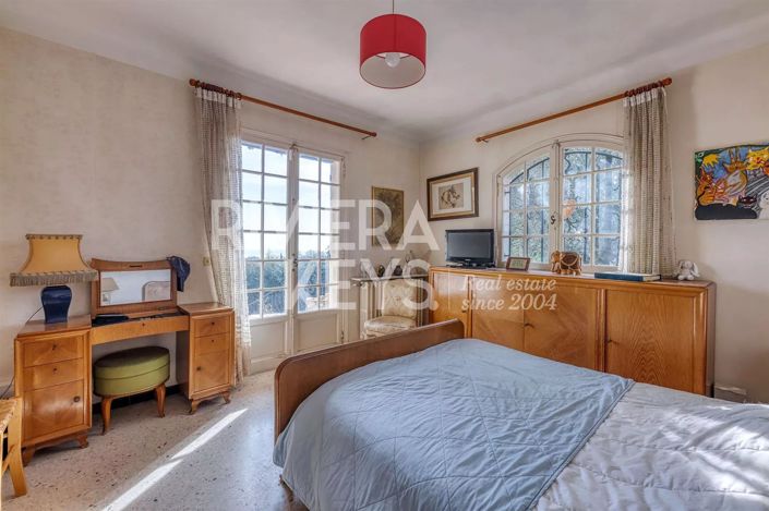 Image No.18-5 Bed House for sale