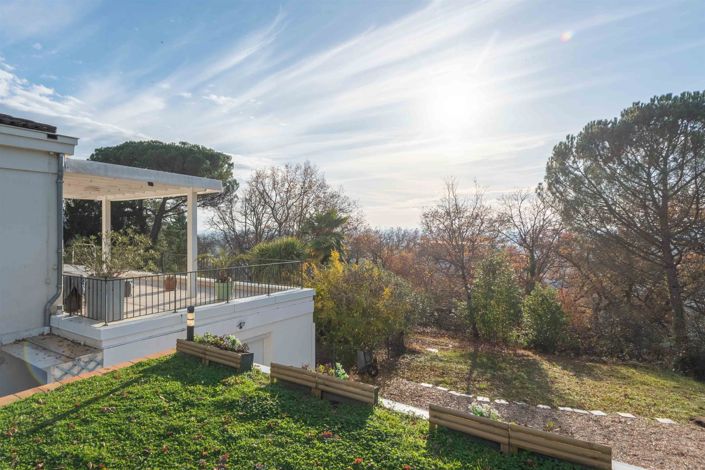 Image No.5-5 Bed House for sale