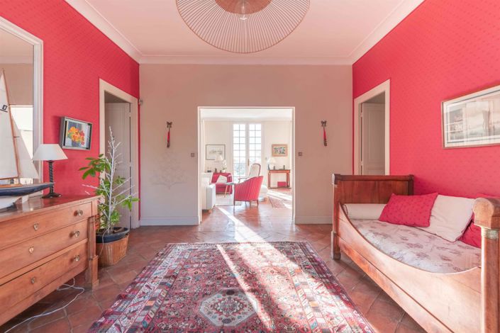 Image No.6-5 Bed House for sale