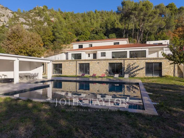 Image No.2-4 Bed House for sale