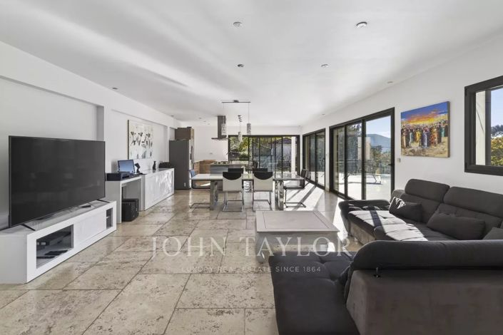 Image No.3-4 Bed House for sale