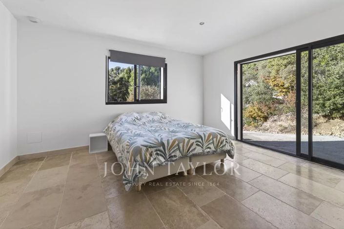 Image No.8-4 Bed House for sale