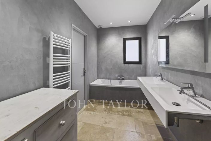 Image No.9-4 Bed House for sale