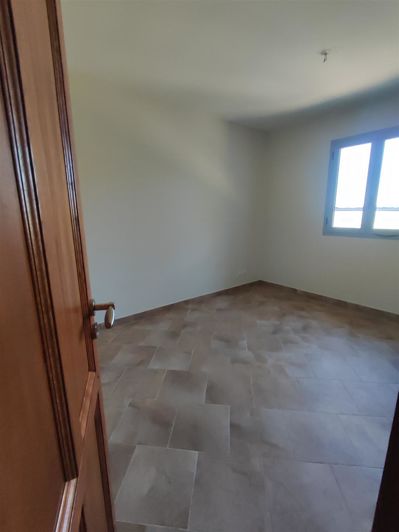 Image No.11-6 Bed House for sale