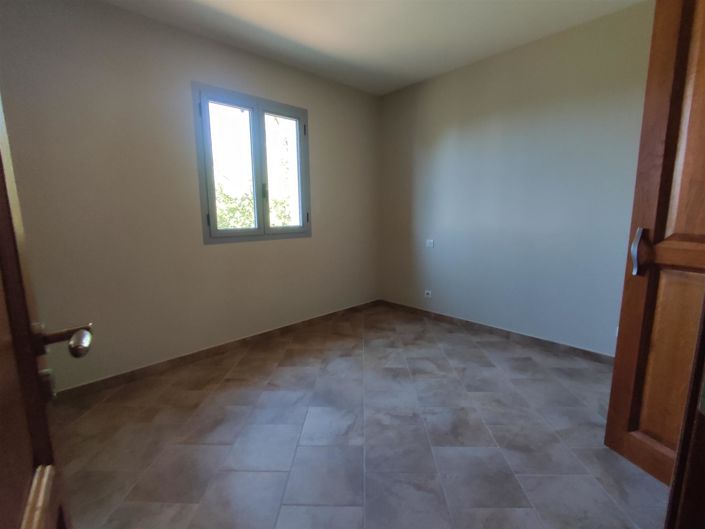 Image No.12-6 Bed House for sale