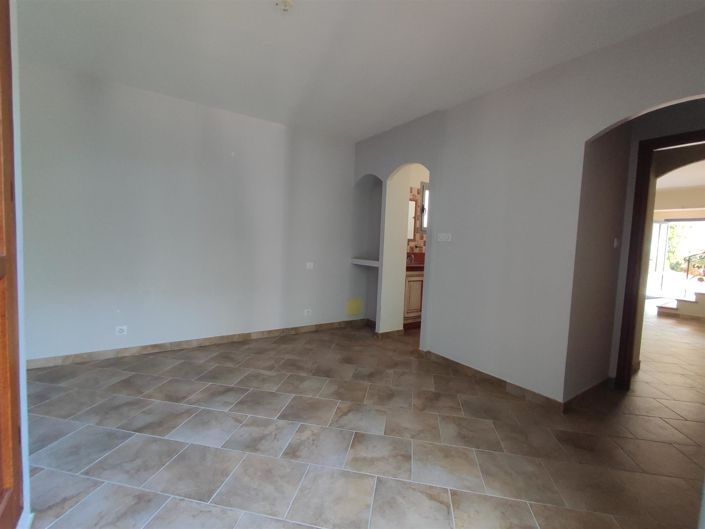 Image No.9-6 Bed House for sale