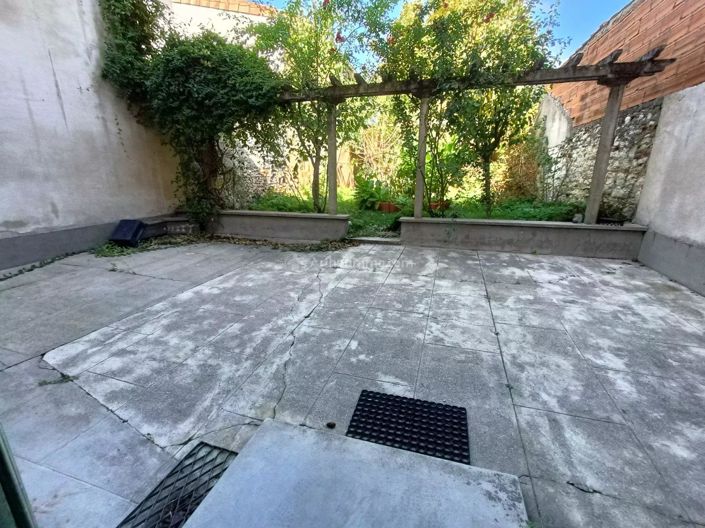 Image No.17-6 Bed House for sale
