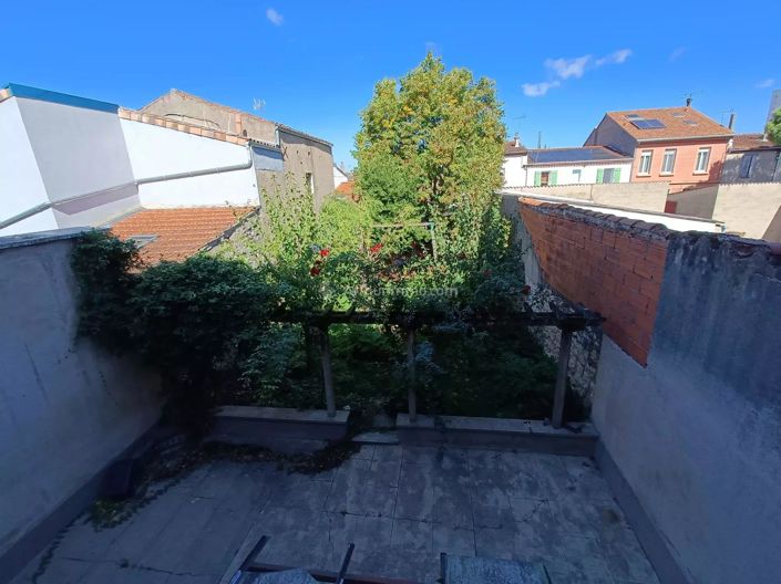Image No.18-6 Bed House for sale