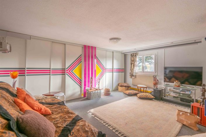 Image No.12-5 Bed House for sale