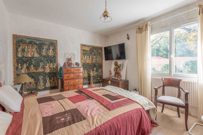 Image No.9-5 Bed House for sale