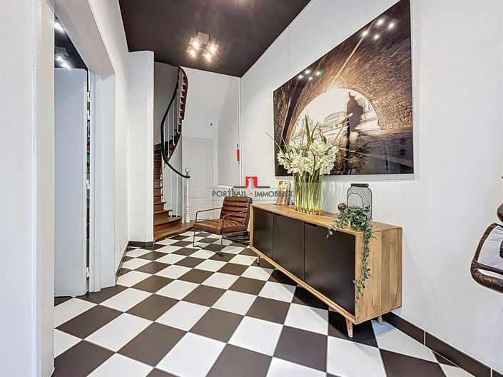 Image No.8-3 Bed Property for sale