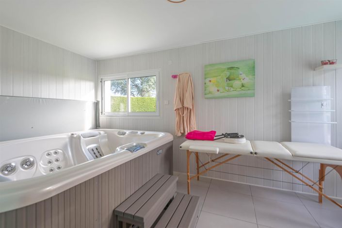 Image No.20-5 Bed House for sale
