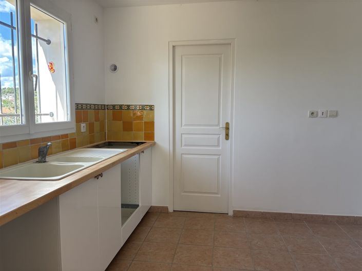 Image No.8-3 Bed House for sale