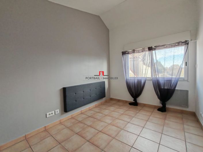 Image No.10-6 Bed House for sale