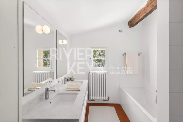Image No.16-12 Bed House for sale
