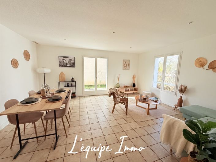 Image No.8-3 Bed House for sale