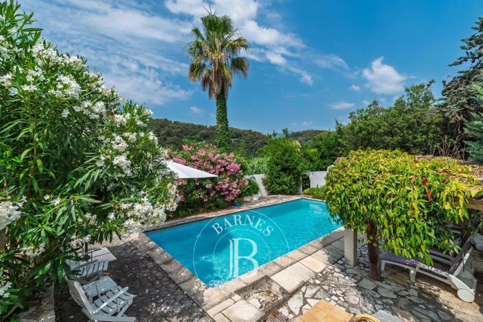 Provençal Villa in a Peaceful Setting with Village Views