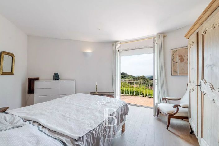 Image No.11-6 Bed House for sale