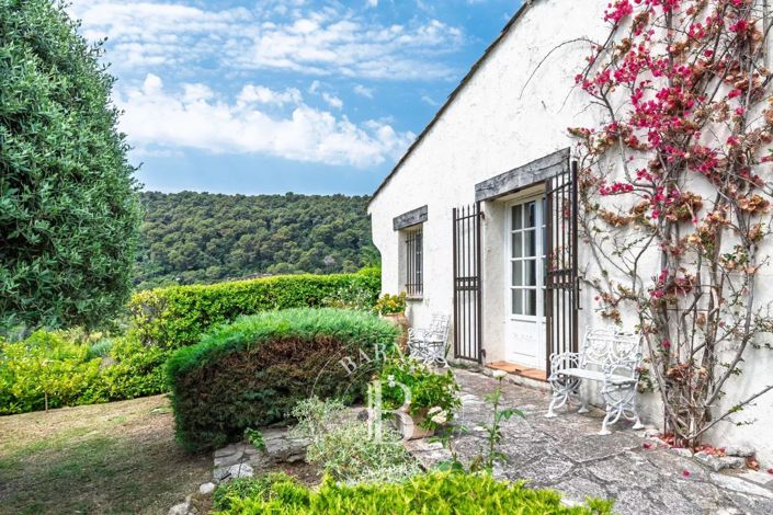 Image No.17-6 Bed House for sale