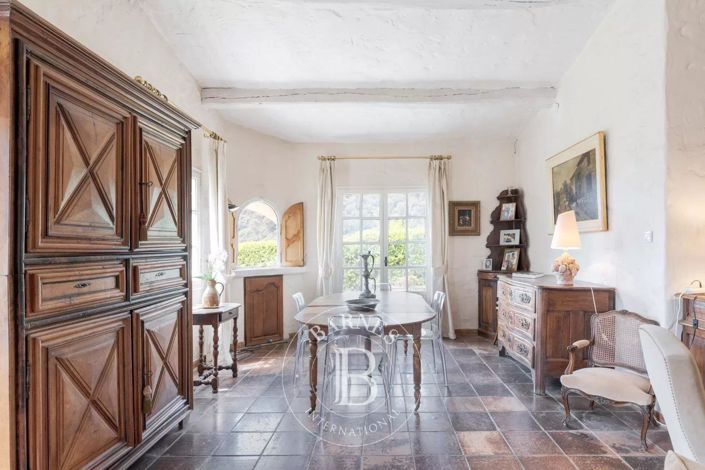 Image No.6-6 Bed House for sale